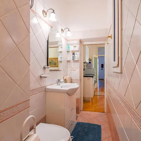 Irina House Apartmán *