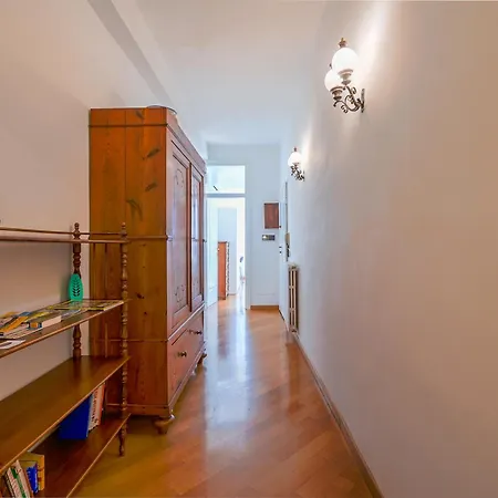 Irina House * Florencie